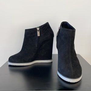 Vicini Black Suede Wedge Bootie with Gray Platform Sole Like New Size 39